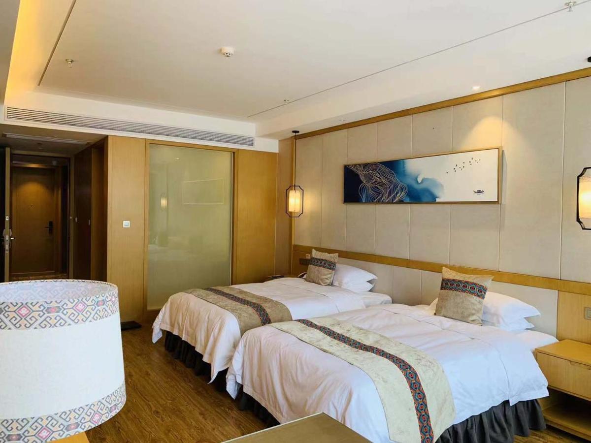 Ramada Plaza By Wyndham Enshi Hotel Kültér fotó