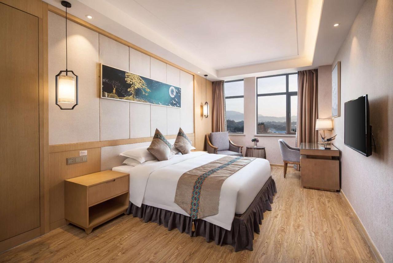 Ramada Plaza By Wyndham Enshi Hotel Kültér fotó